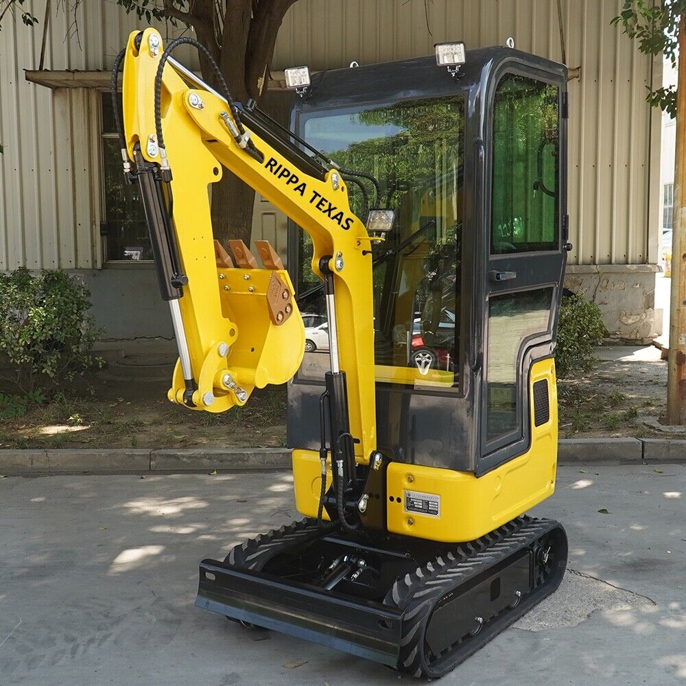 NEW Mini Excavator w/ Cab:B&S EPA Gas Engine / 13.4 HP - With Bucket/Thumb Clip